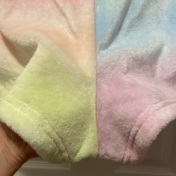 NWT Victoria’s Secret PINK Pastel Rainbow Velvet Fuzzy Shorts - Picture 9 of 14